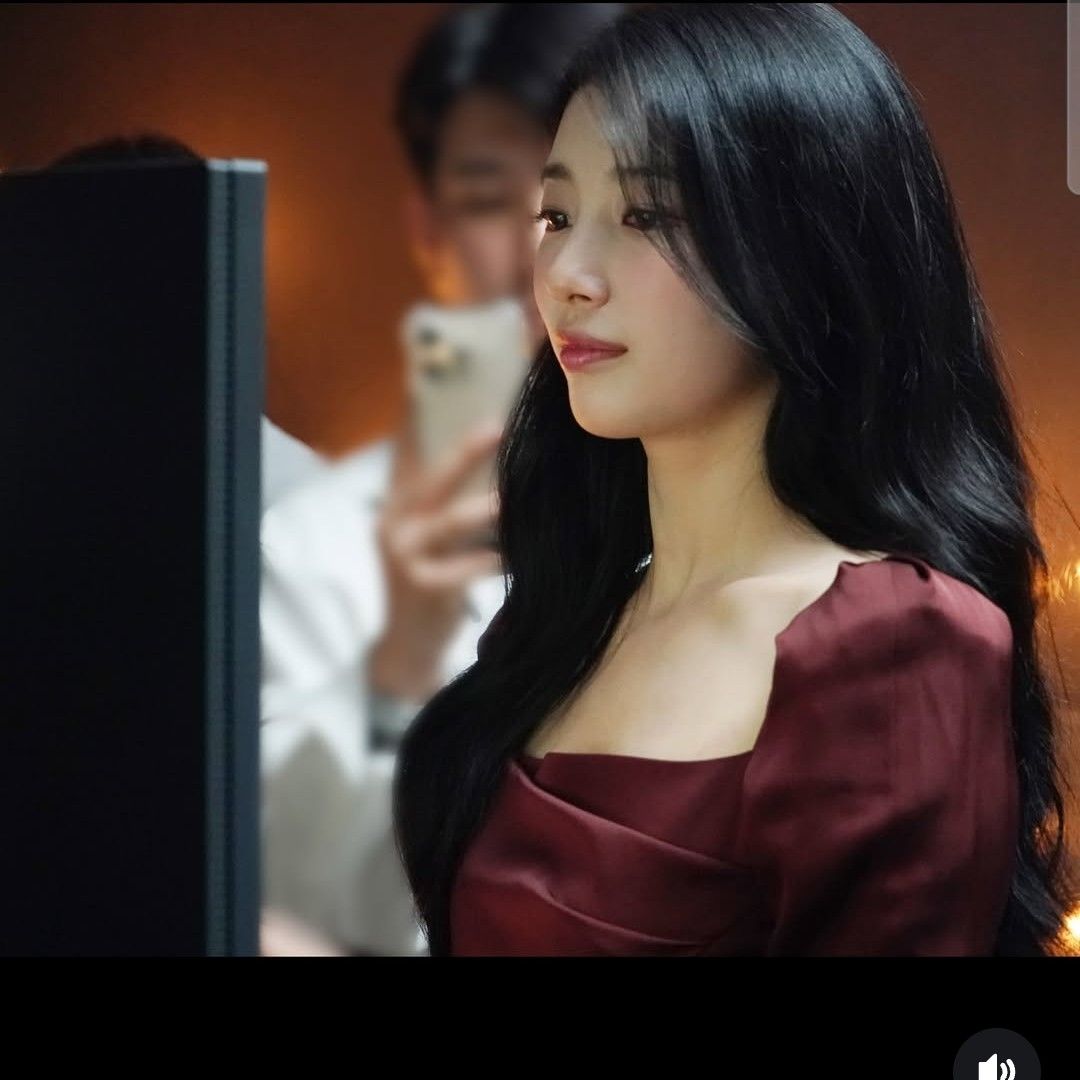 A moment captured by a fan of Bae Suzy