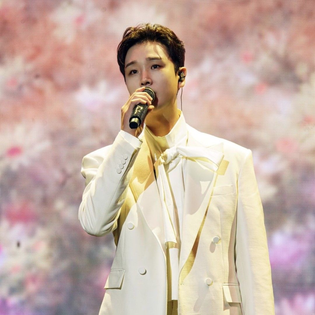 A moment captured by a fan of Song Minjun