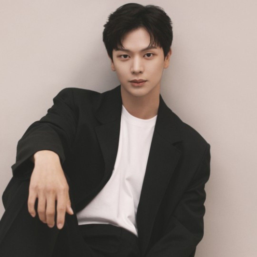A moment captured by a fan of Yook Sungjae
