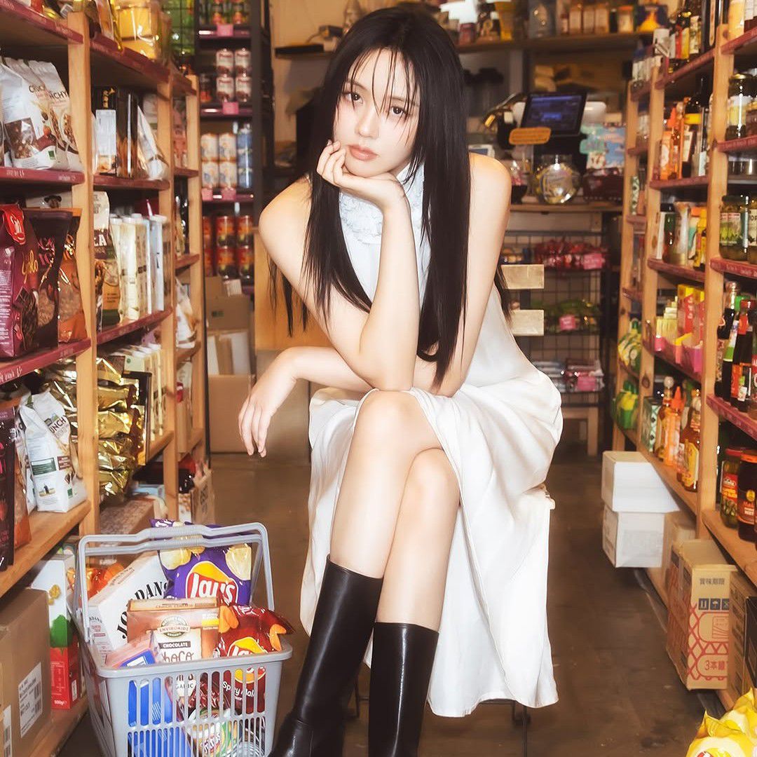 Behind-the-scenes cut of Kim Sohyun