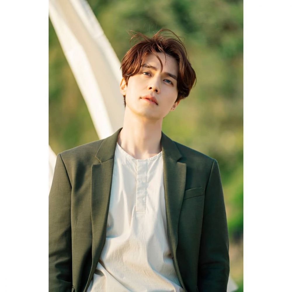 Behind-the-scenes cut of Lee Dongwook