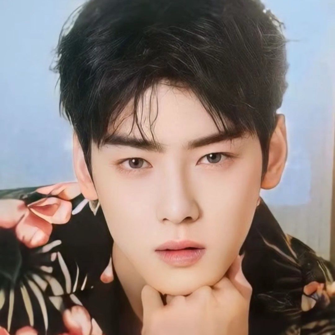 Behind-the-scenes cut of Cha Eunwoo