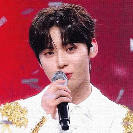 Behind-the-scenes cut of Hwang Minhyun