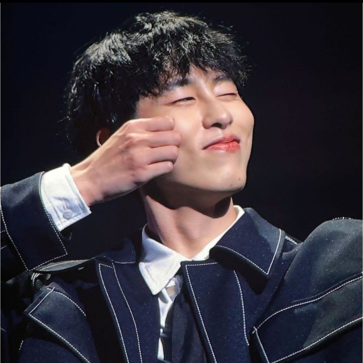 A moment captured by a fan of Lee Jaewook