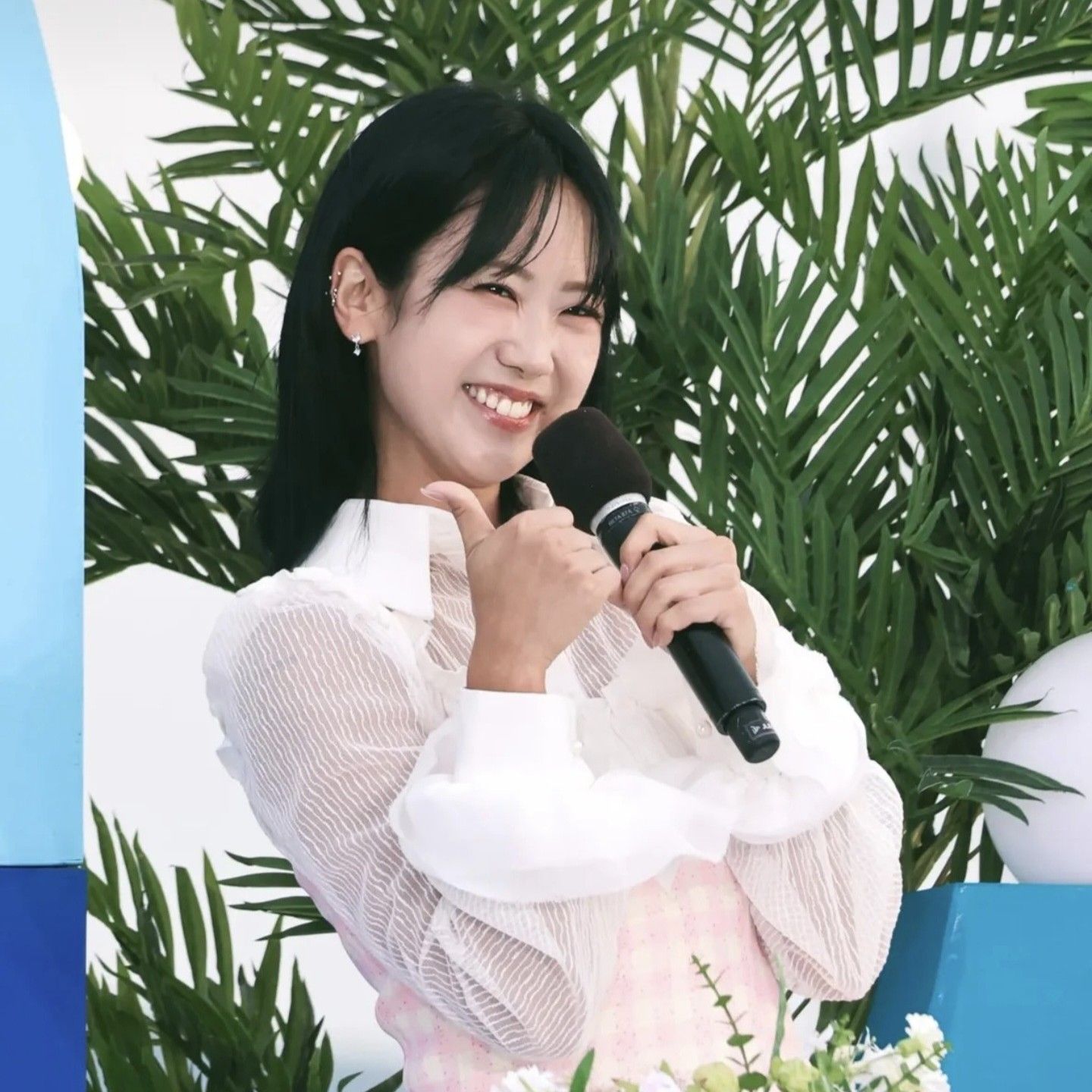 Behind-the-scenes cut of Kang Hyeyeon