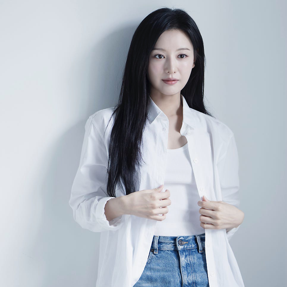 Behind-the-scenes cut of Kim Jiwon