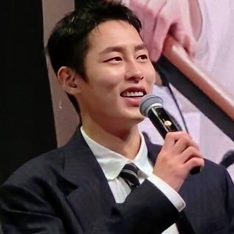 A moment captured by a fan of Lee Jaewook