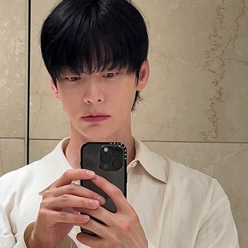 A moment captured by a fan of Ahn Jaehyun