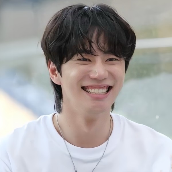오늘 최애돌셀럽에서 빛나는 이준영의 대표 사진
