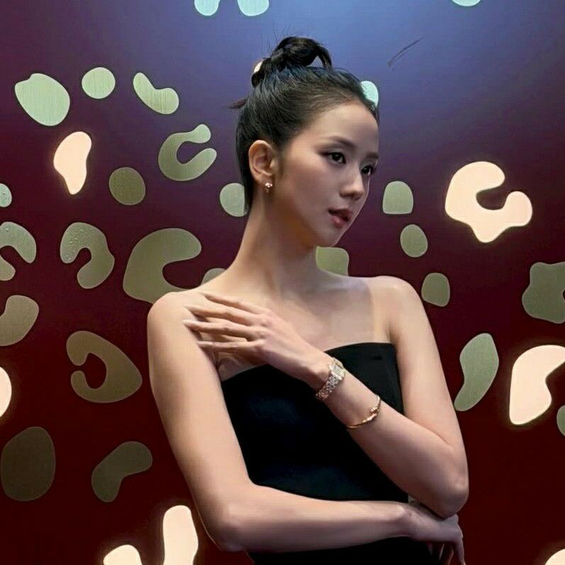 Latest photo of Jisoo (1995)