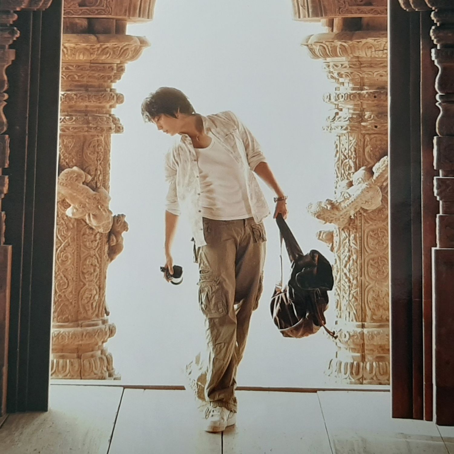 Behind-the-scenes cut of Lee Joongi