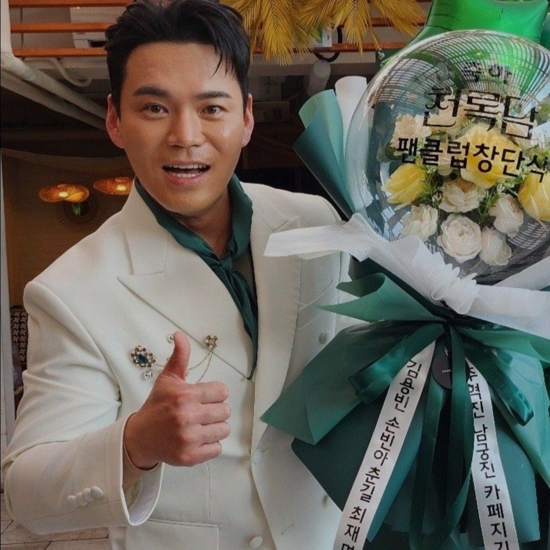 A moment captured by a fan of Lee Jung