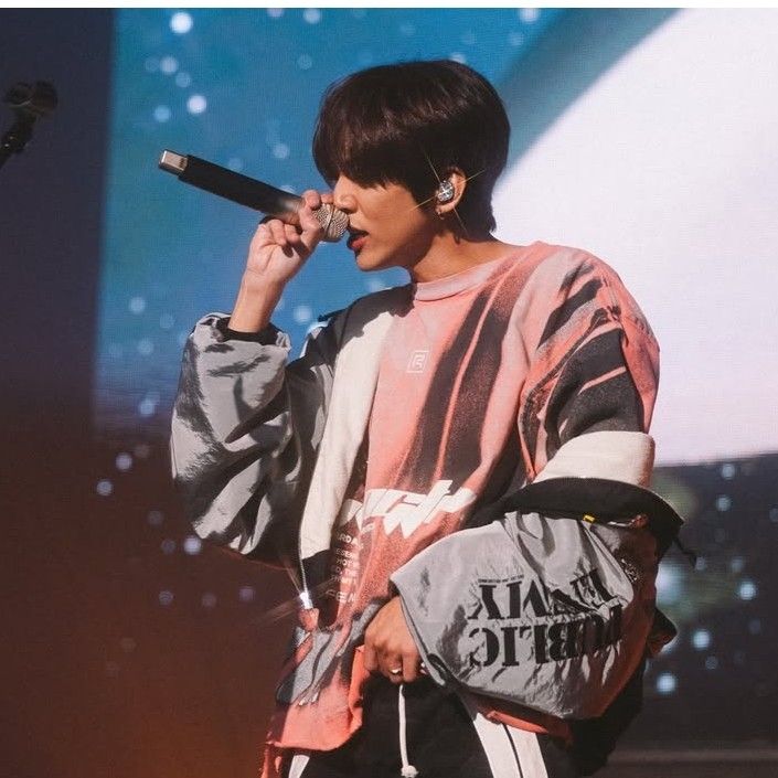 A moment captured by a fan of Lee Seungyoon