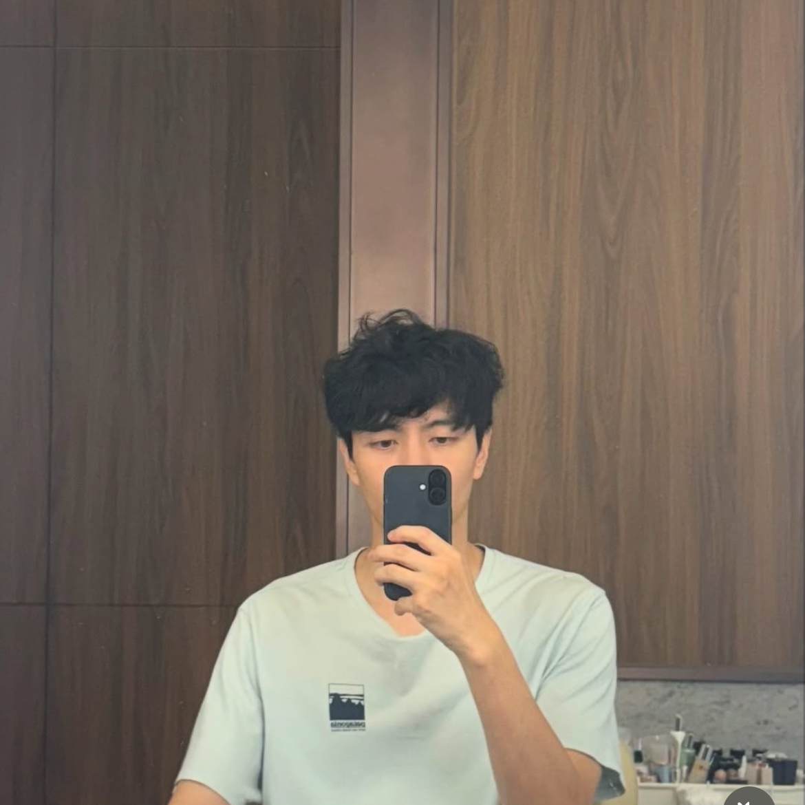 Behind-the-scenes cut of Lee Minki