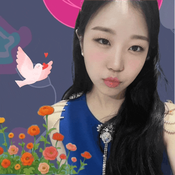 A moment captured by a fan of Jin Hyeoen