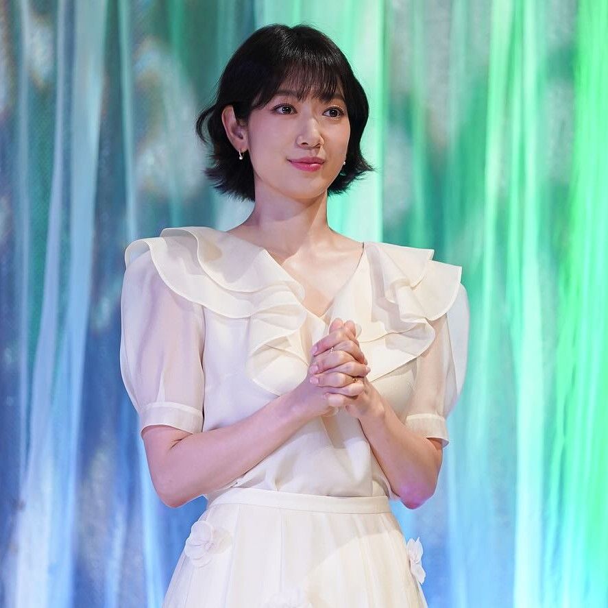 Behind-the-scenes cut of Park Shinhye
