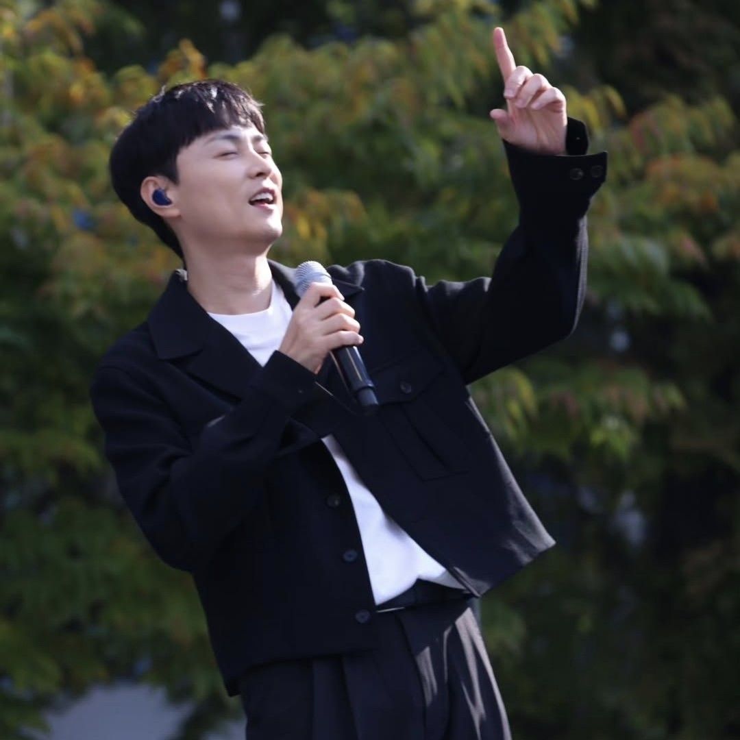 Recent activity shot of Min Kyunghoon