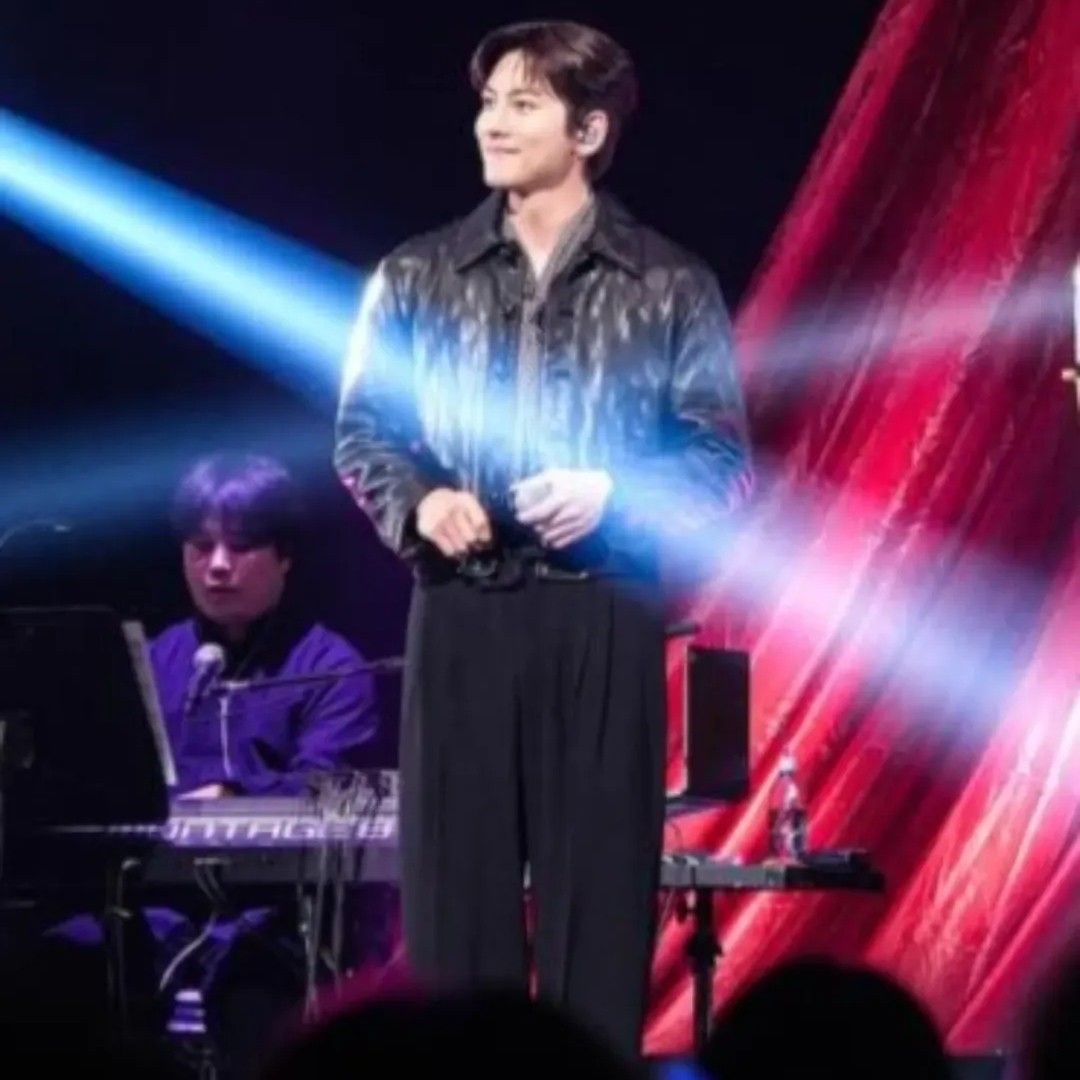 Behind-the-scenes cut of Ji Changwook