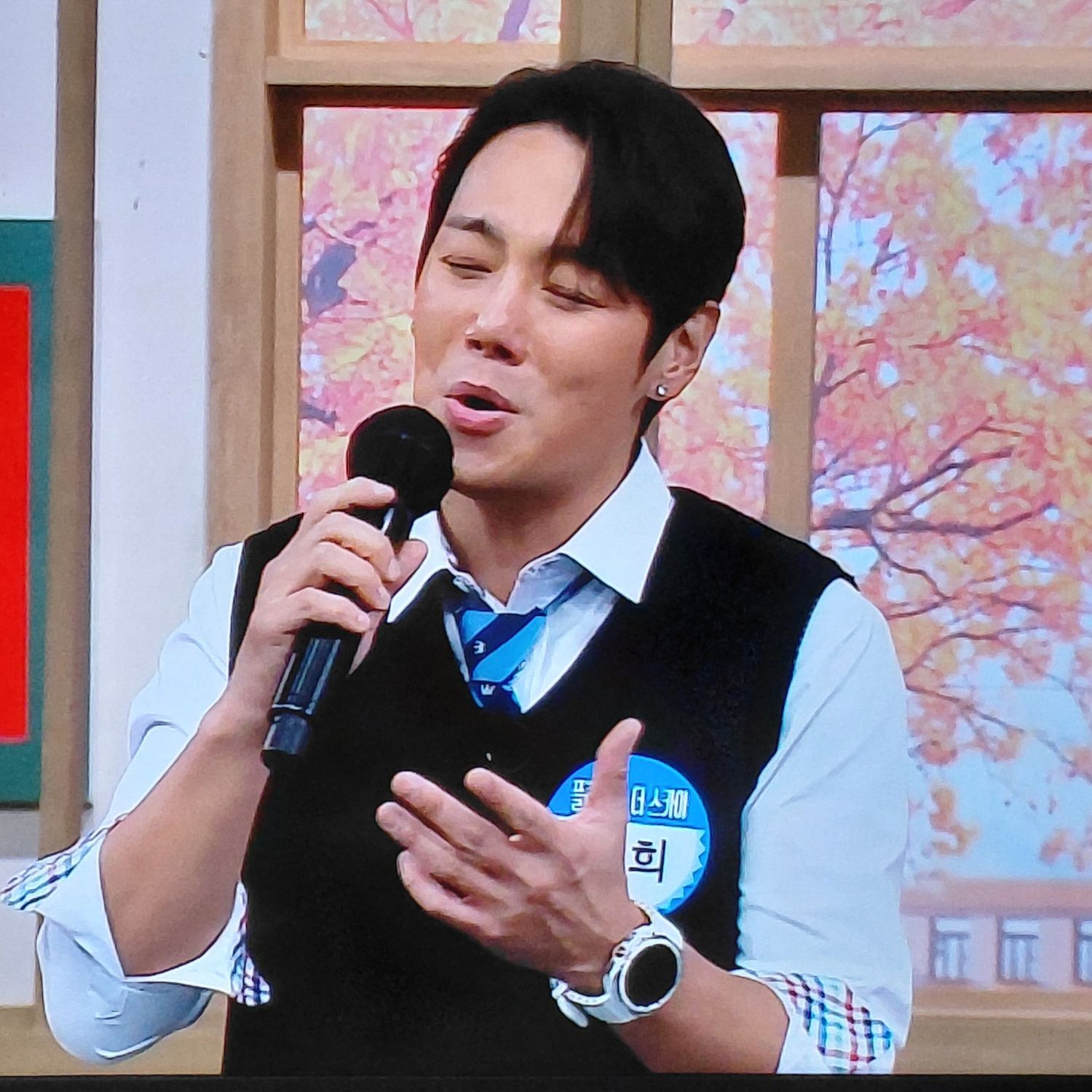 Behind-the-scenes cut of Hwanhee