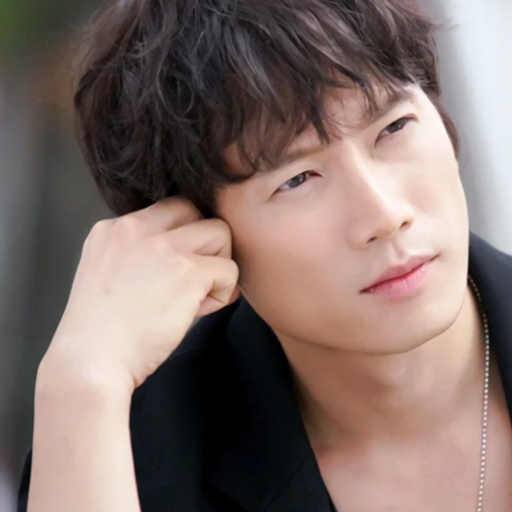 Recent activity shot of Ji Sung