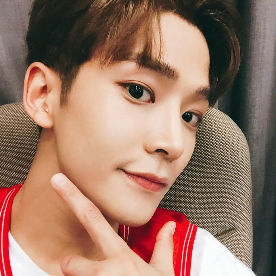 A moment captured by a fan of Rowoon