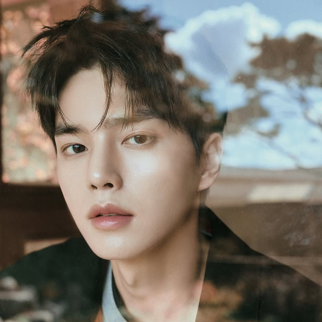 Latest photo of Song Kang