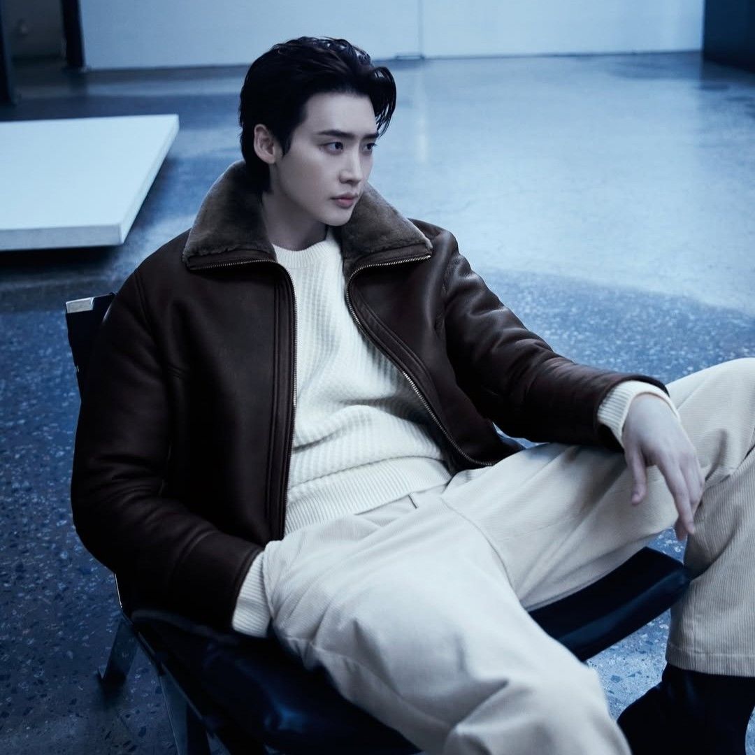 Recent activity shot of Lee Jongsuk