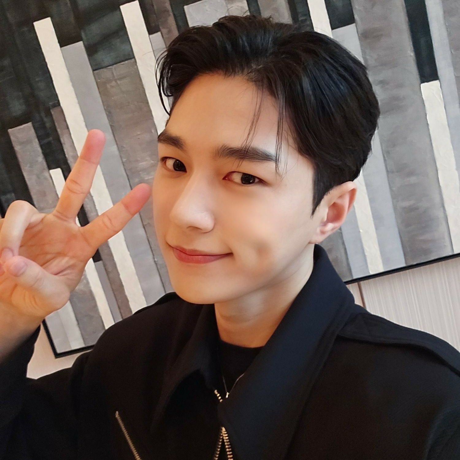 Latest photo of Kim Myungsoo (L)