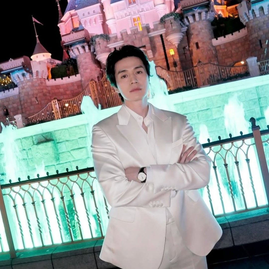 Behind-the-scenes cut of Lee Dongwook