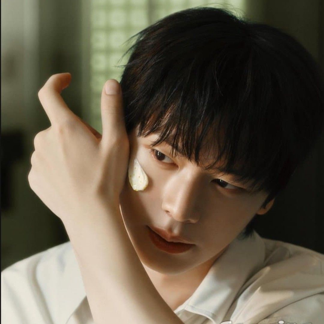 Behind-the-scenes cut of Yook Sungjae