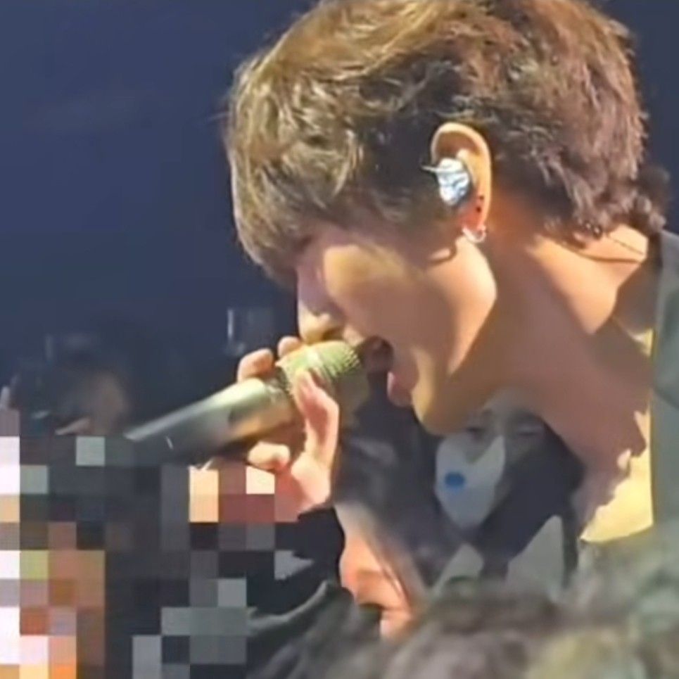 A moment captured by a fan of Lee Seungyoon