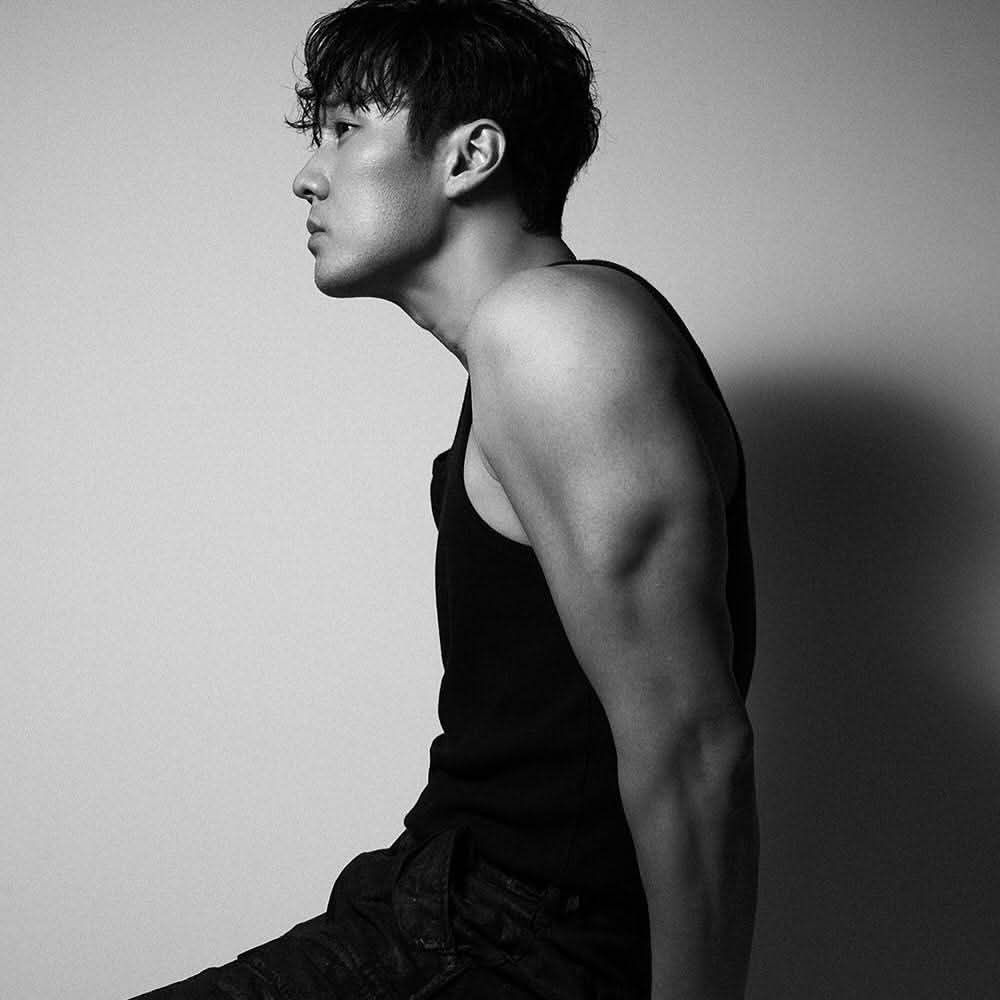 Behind-the-scenes cut of So Jisub