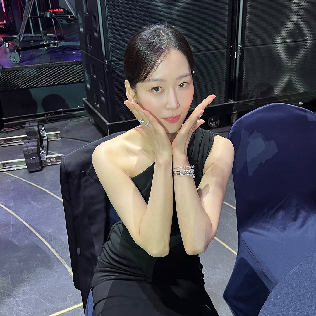 Behind-the-scenes cut of Seo Hyunjin