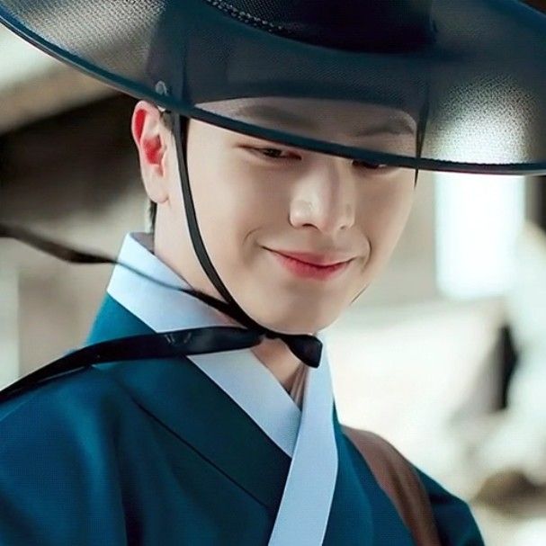 Recent activity shot of Yook Sungjae