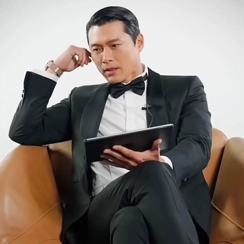 Behind-the-scenes cut of Hyun Bin