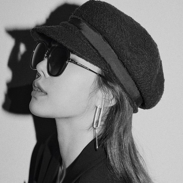 Behind-the-scenes cut of Yoo Inna