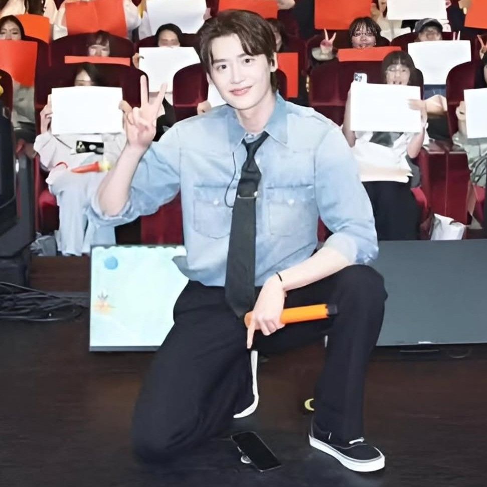 Latest photo of Lee Jongsuk