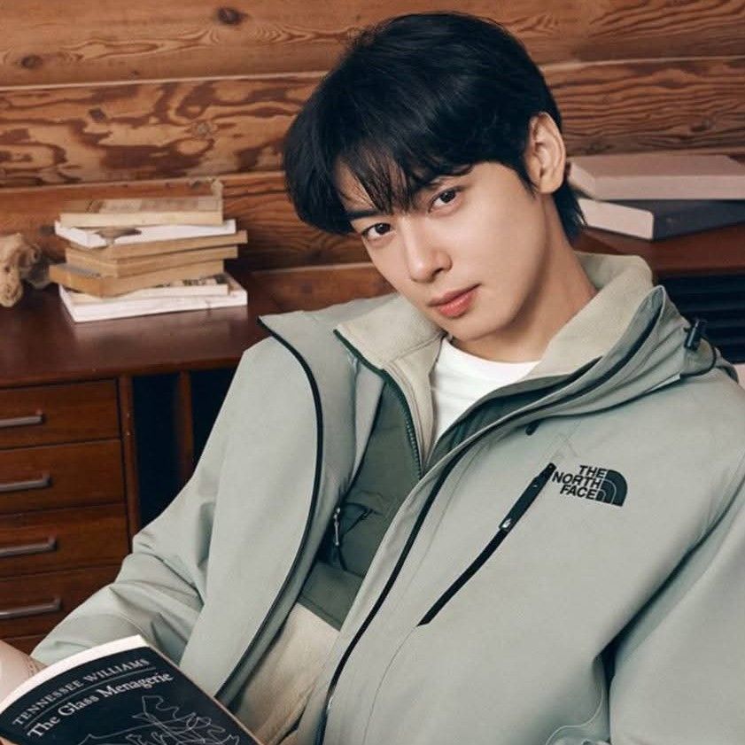 Latest photo of Cha Eunwoo