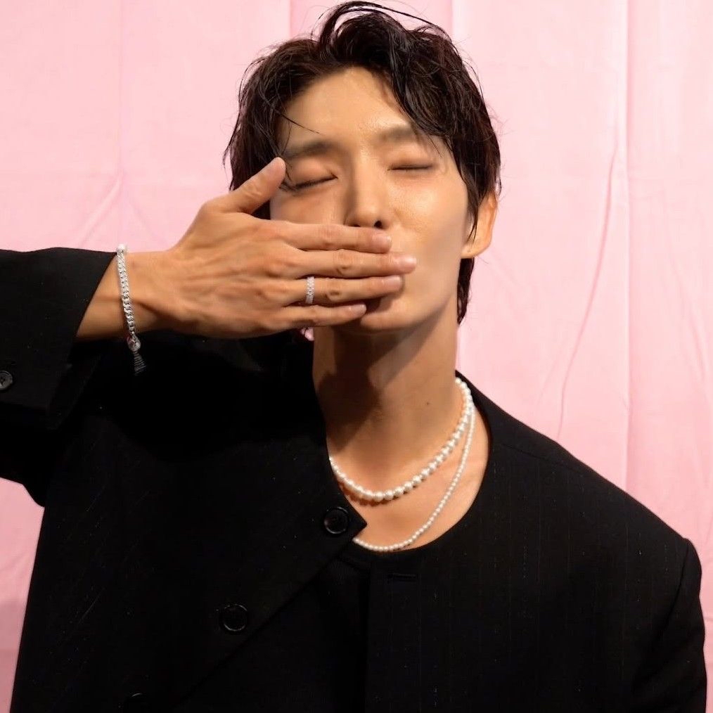 A moment captured by a fan of Lee Joongi