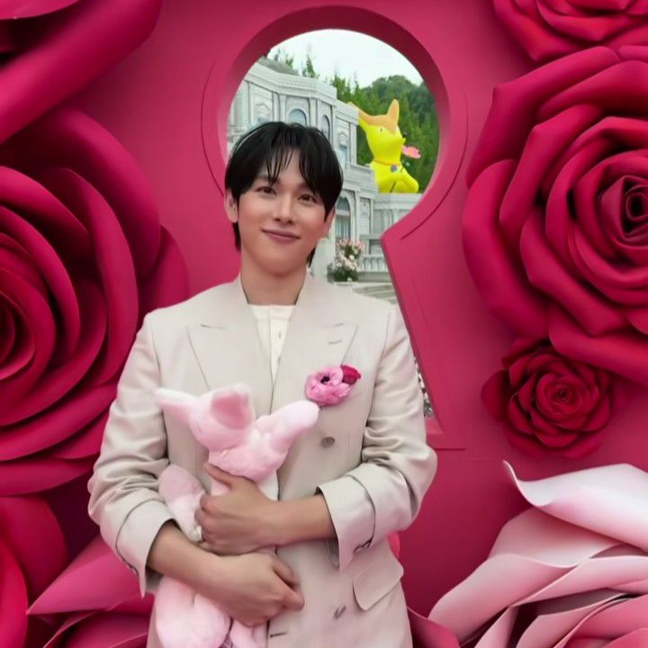 A moment captured by a fan of Lim Siwan
