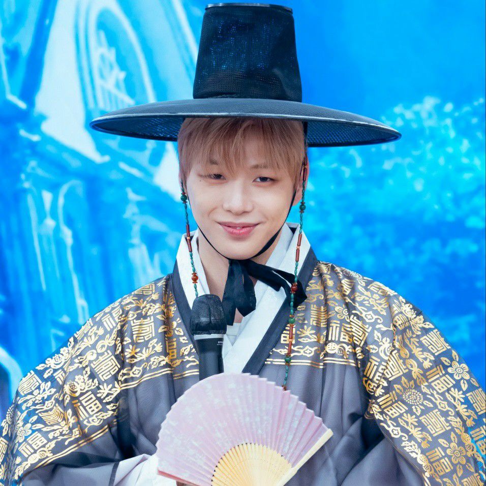 Behind-the-scenes cut of Secret Garden