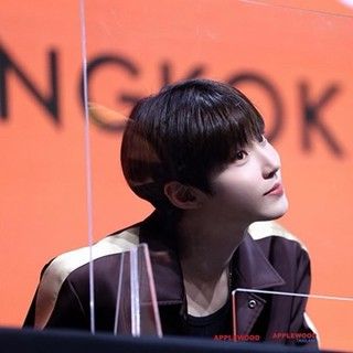 A moment captured by a fan of Hwang Inyoup