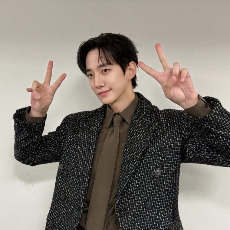 イ・ジュノのビハインドカット