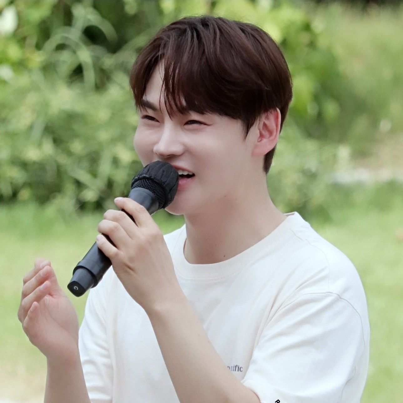 Behind-the-scenes cut of Park Seojin
