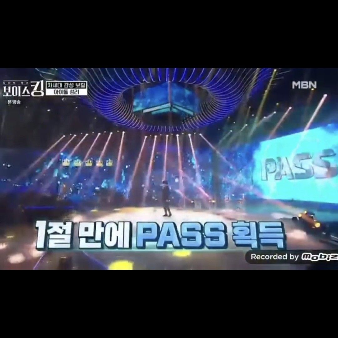 A moment captured by a fan of Seong Ri