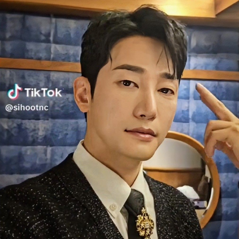 A moment captured by a fan of Park Sihoo