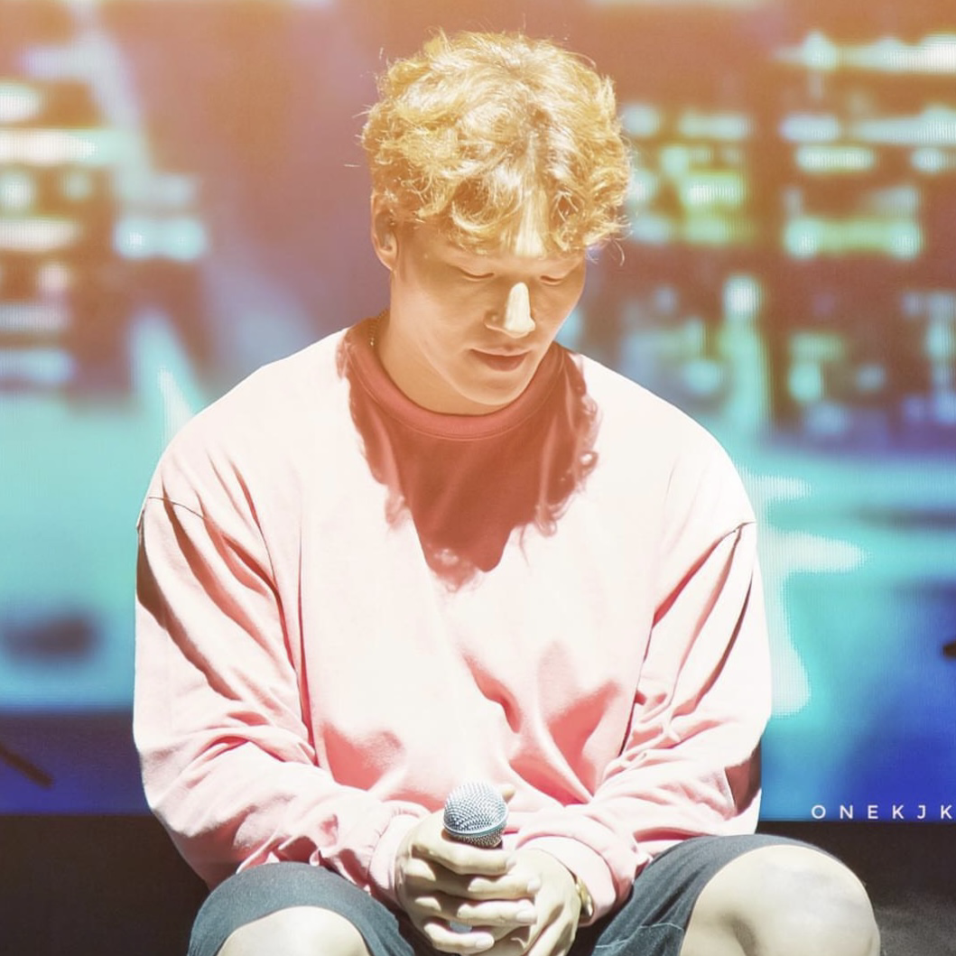 A moment captured by a fan of Kim Jongkook