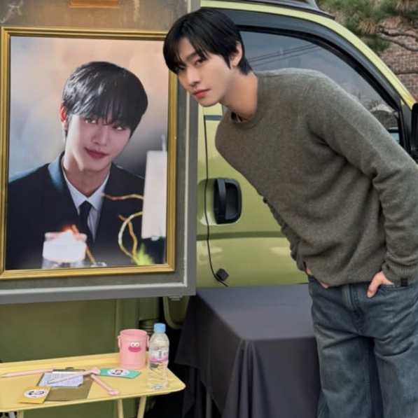 粉絲拍下的安孝燮瞬間