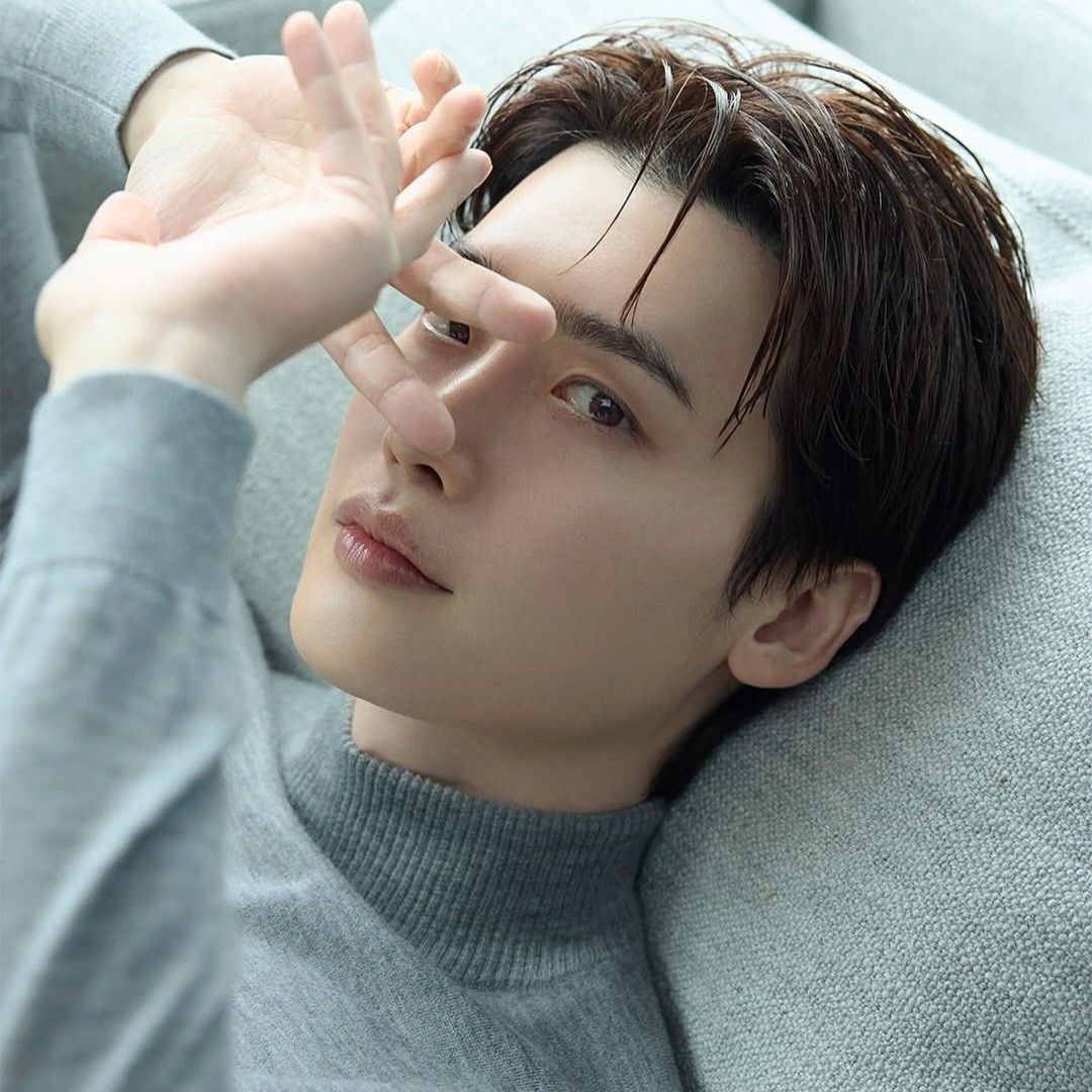 Behind-the-scenes cut of Lee Jongsuk
