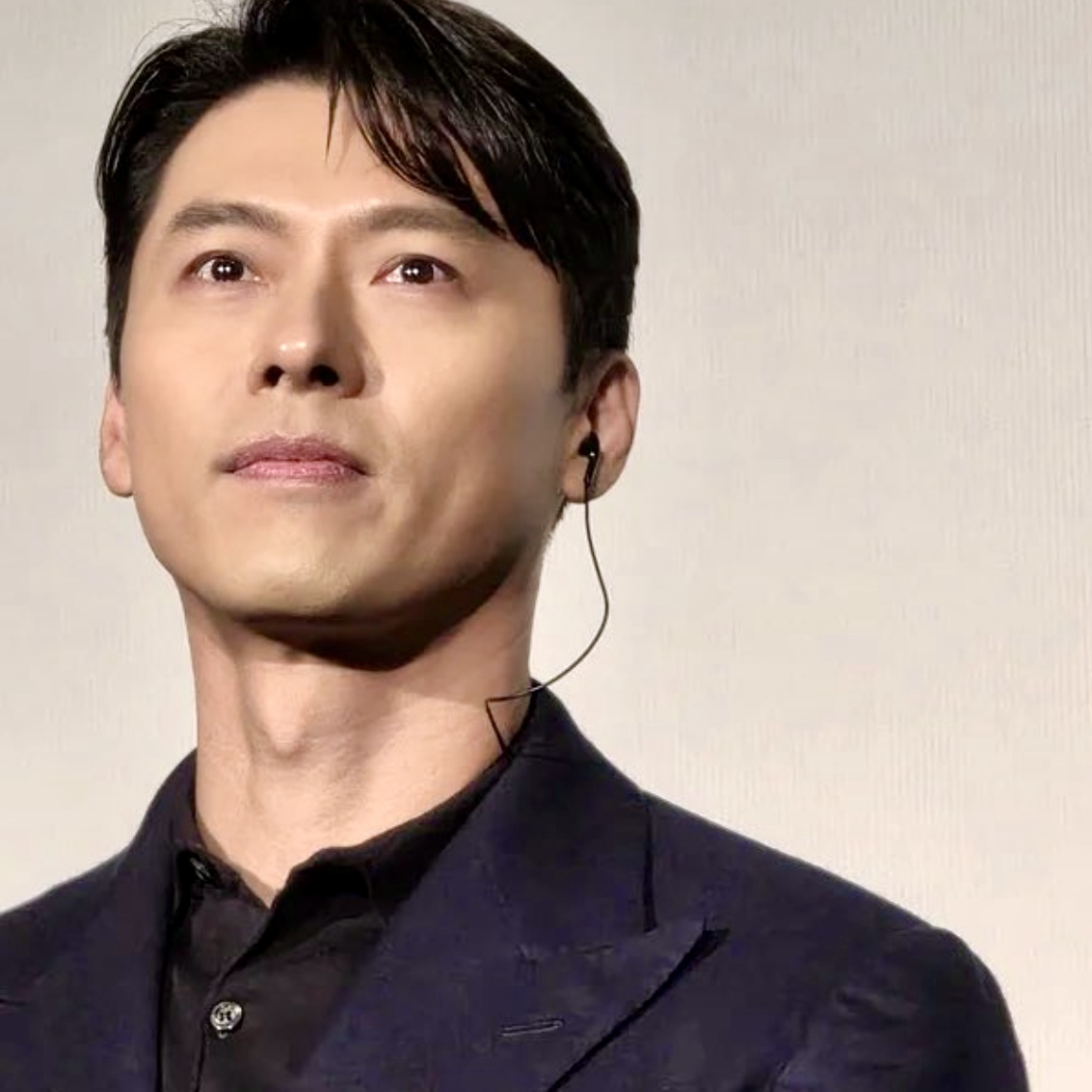 Behind-the-scenes cut of Hyun Bin